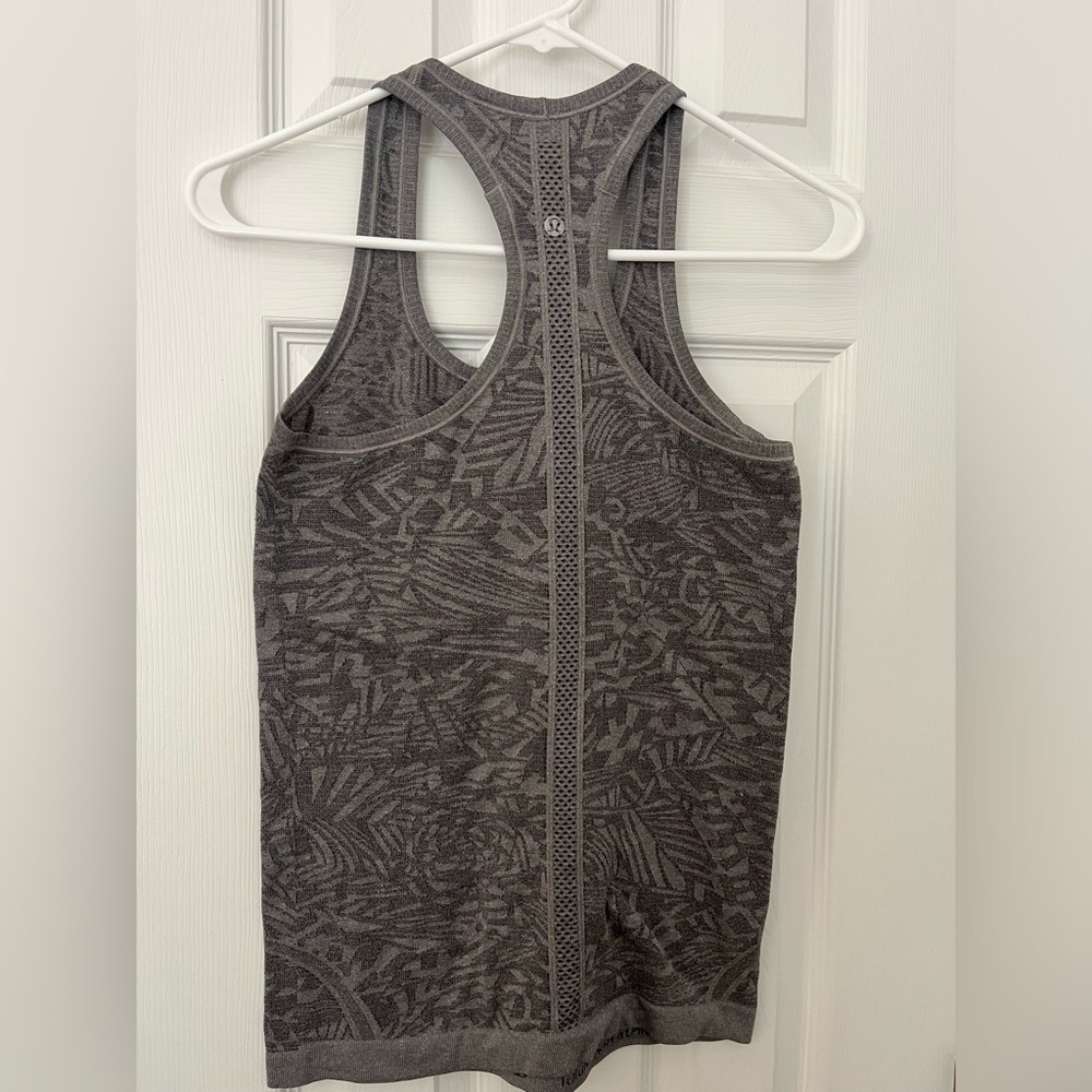Lululemon women’s workout tank - Picture 2 of 2